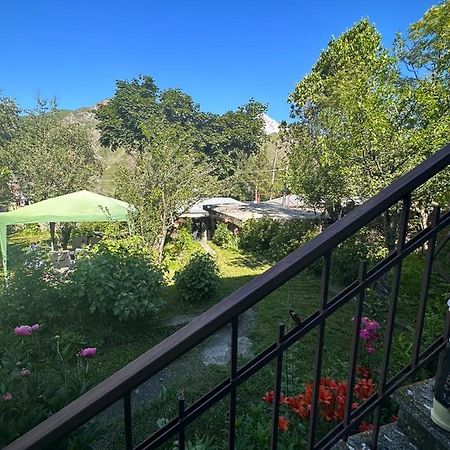 Gio-Nika Hotel Kazbegi Bagian luar foto