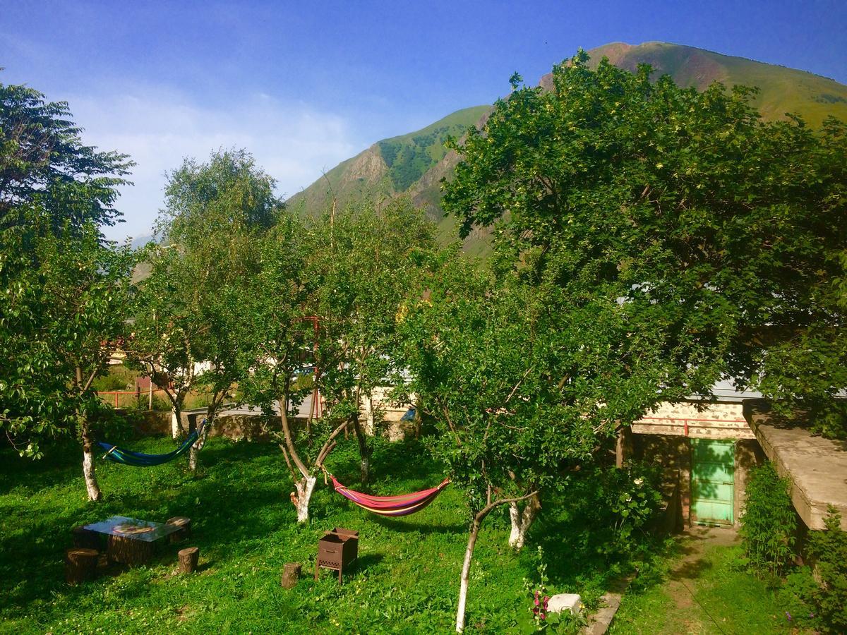 Gio-Nika Hotel Kazbegi Bagian luar foto